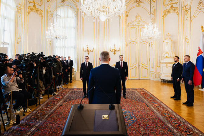 PREZIDENT: Prijal demisiu Petra Kmeca