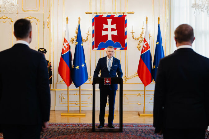 PREZIDENT: Prijal demisiu Petra Kmeca