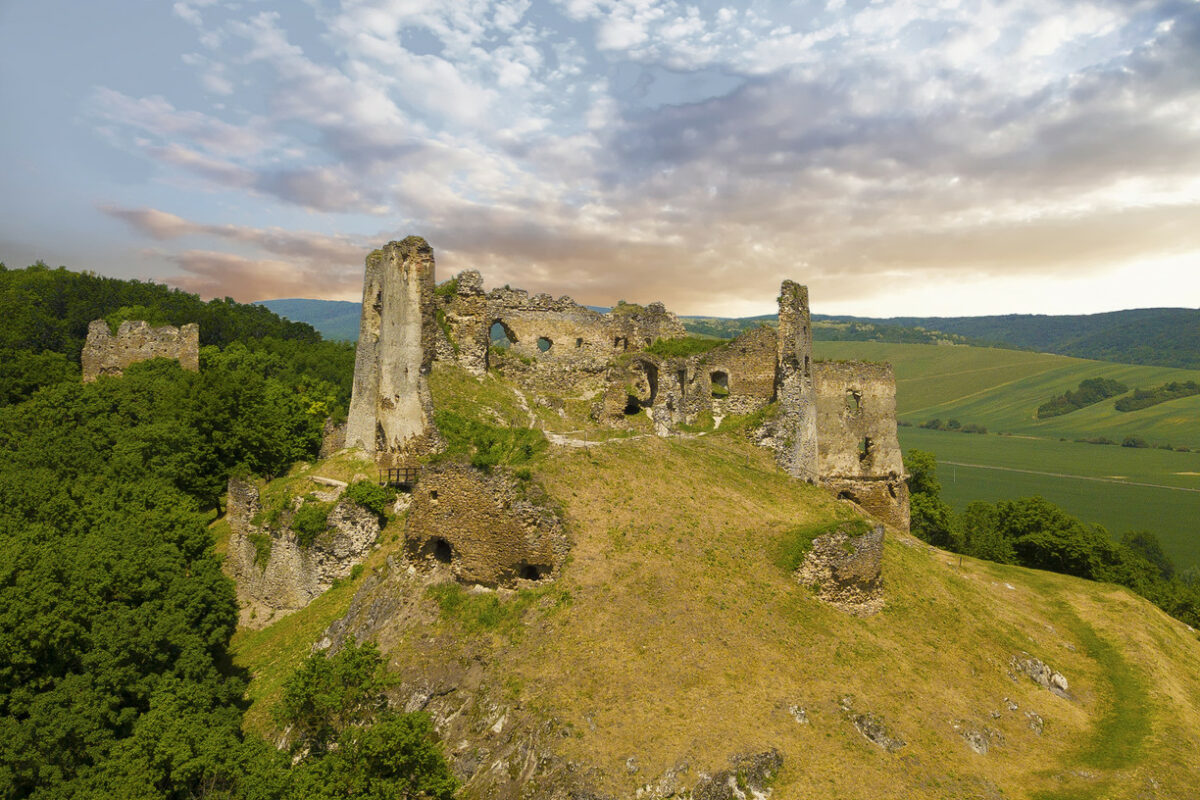 7. hrad cicva titulna foto_jano stovka.jpg