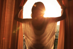 spať pri otvorenom okne