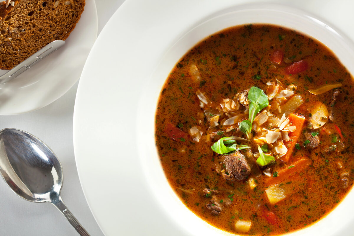 gulášová polievka