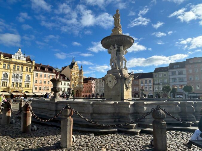 Samsonova fontána na Námestí Přemysla Otakara II..