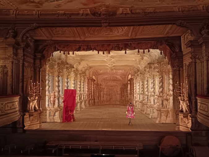 Zámocké barokové divadlo s funkčnou technikou