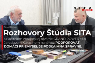 Jaroslav Kuracina, majiteľ a riaditeľ zbrojnej továrne v rozhovore s Pavelom Urbanom počas nahrávania video podcastu Rozhovory Štúdia SITA.