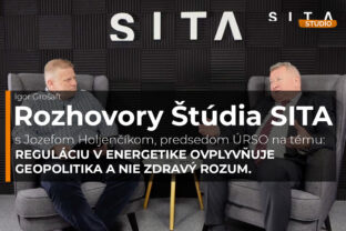 Jozef Holjenčík, predseda Úradu pre reguláciu sieťových odvetví (ÚRSO) v Štúdiu SITA počas nahrávania video podcastu Rozhovory Štúdia SITA.