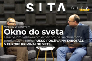 Kacper Rękawek v roczhovore s Mirosławom Wlachovským potas nahrávania video podcastu v Štúdiu SITA.