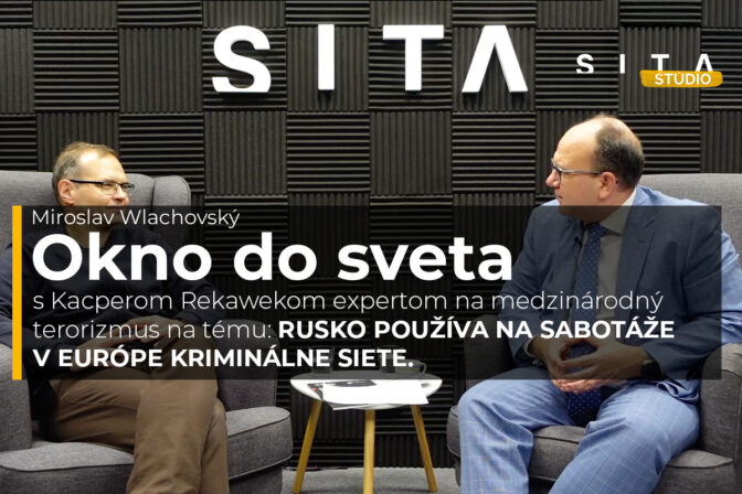 Kacper Rękawek v roczhovore s Mirosławom Wlachovským potas nahrávania video podcastu v Štúdiu SITA.