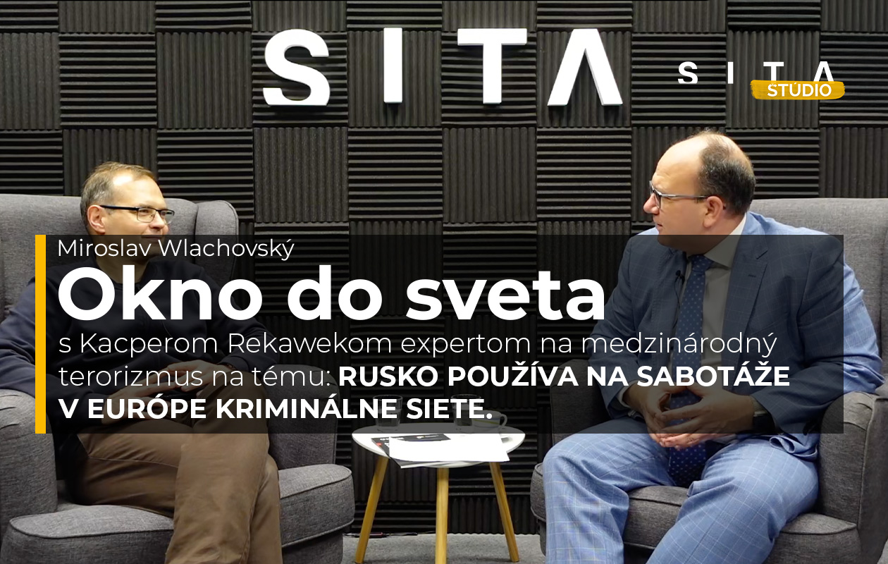 Kacper Rękawek v roczhovore s Mirosławom Wlachovským potas nahrávania video podcastu v Štúdiu SITA.