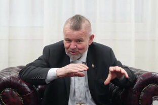 Konštruktér, majiteľ a riaditeľ zbrojárskej továrne Grand Power Jaroslav Kuracina počas rozhovoru pre SITA.