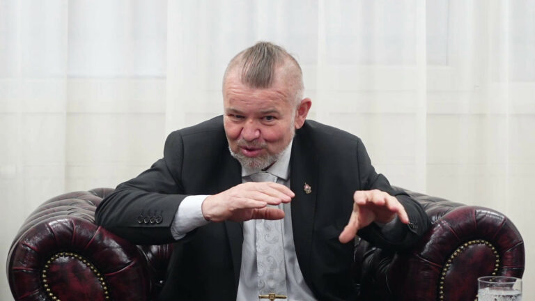 Konštruktér, majiteľ a riaditeľ zbrojárskej továrne Grand Power Jaroslav Kuracina počas rozhovoru pre SITA.