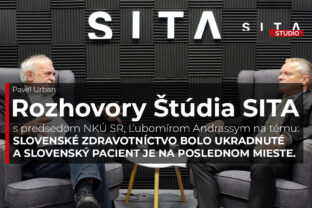Ľubomír Andrassy, predseda Najvyššieho kontrolného úradu SR v rozhovore s Pavelom Urbanom počas nahrávania video podcastu Rozhovory Štúdia SITA.