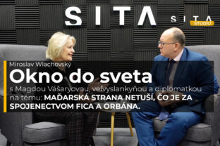 Magda Vášáryová počas rozhovoru s Miroslavom Wlachovským v podcaste Okno do sveta.