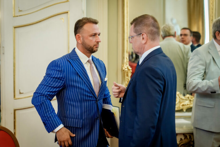 Matúš Šutaj Eštok, Peter Kmec.