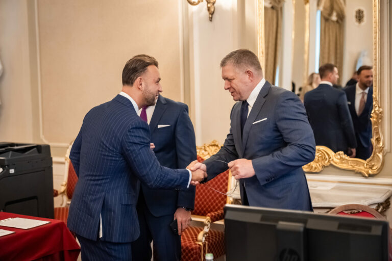 Matúš Šutaj Eštok, Robert Fico.