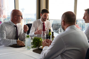 Michal Šimečka, Branislav Grohling, Milan Majerský a Jaroslav Naď na spoločnom stretnutí.