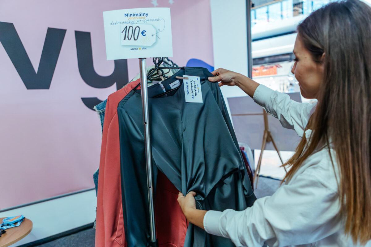 Odevna banka baza r.jpg