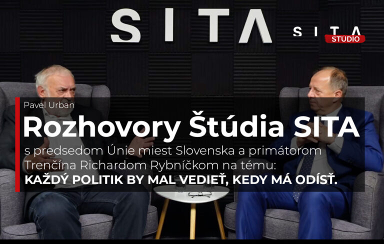 Richard Rybníček, pressed Únie miest Slovenska a primátor mesta Trenčín počas nahrávania rozhovoru pre video podcast Rozhovory Štúdia SITA.