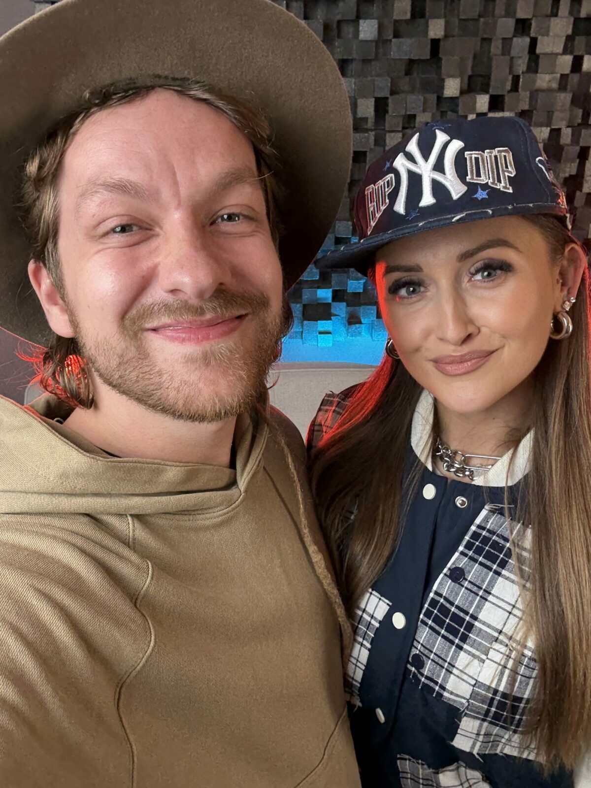 Sharlota, Peter Juhás