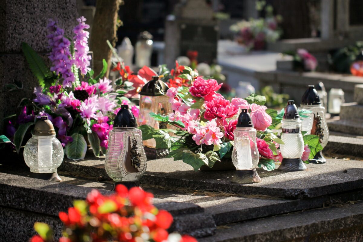 Dušičková výzdoba hrobu