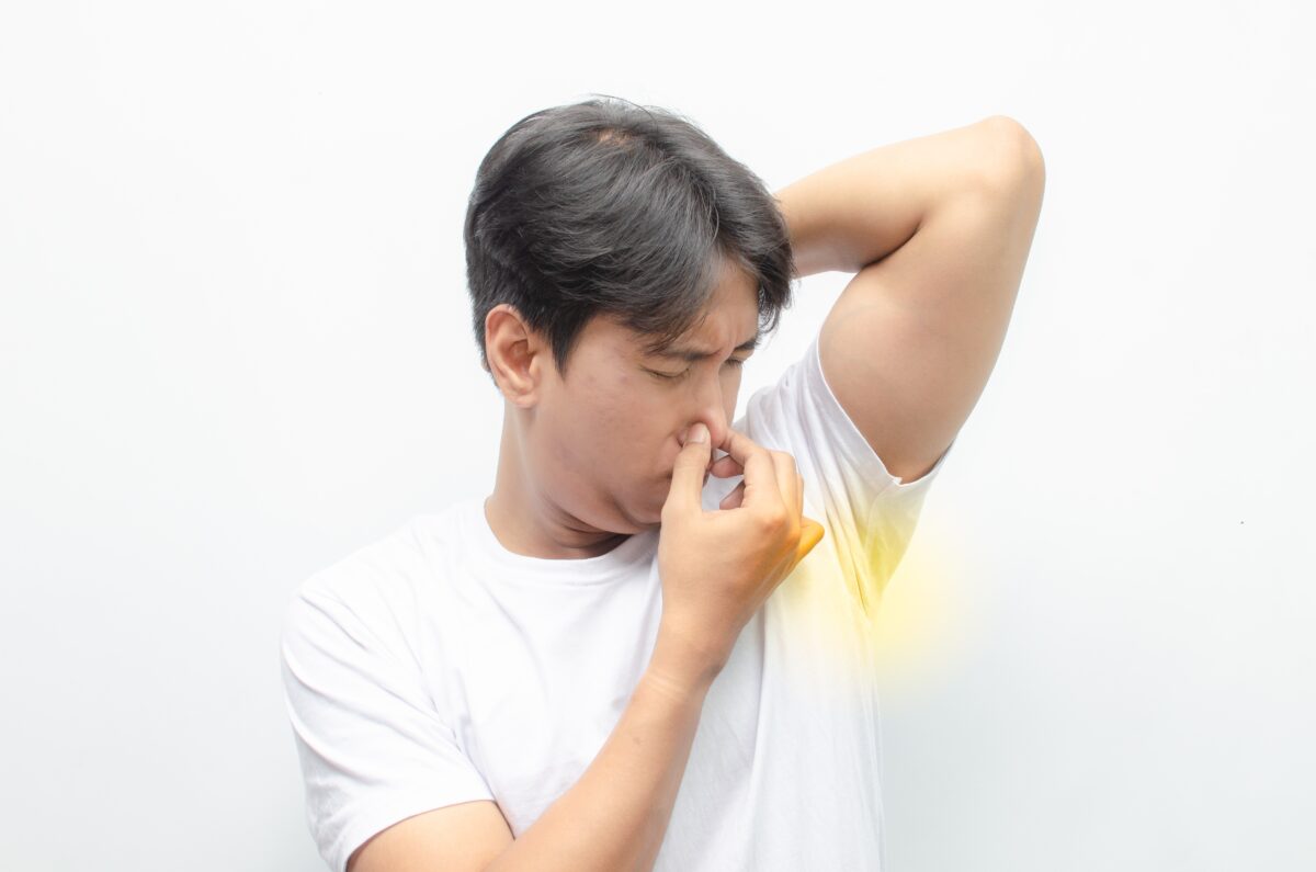 žlté škvrny od potu