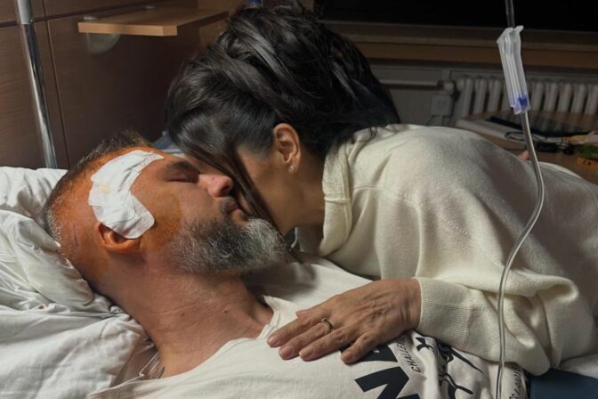 Speváčka Lucie Bílá na sociálnej sieti Facebook napísala, že jej partner Radek Filipi sa musel podrobiť operácii mozgu