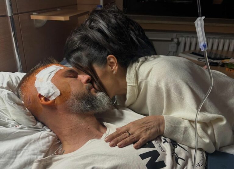 Speváčka Lucie Bílá na sociálnej sieti Facebook napísala, že jej partner Radek Filipi sa musel podrobiť operácii mozgu