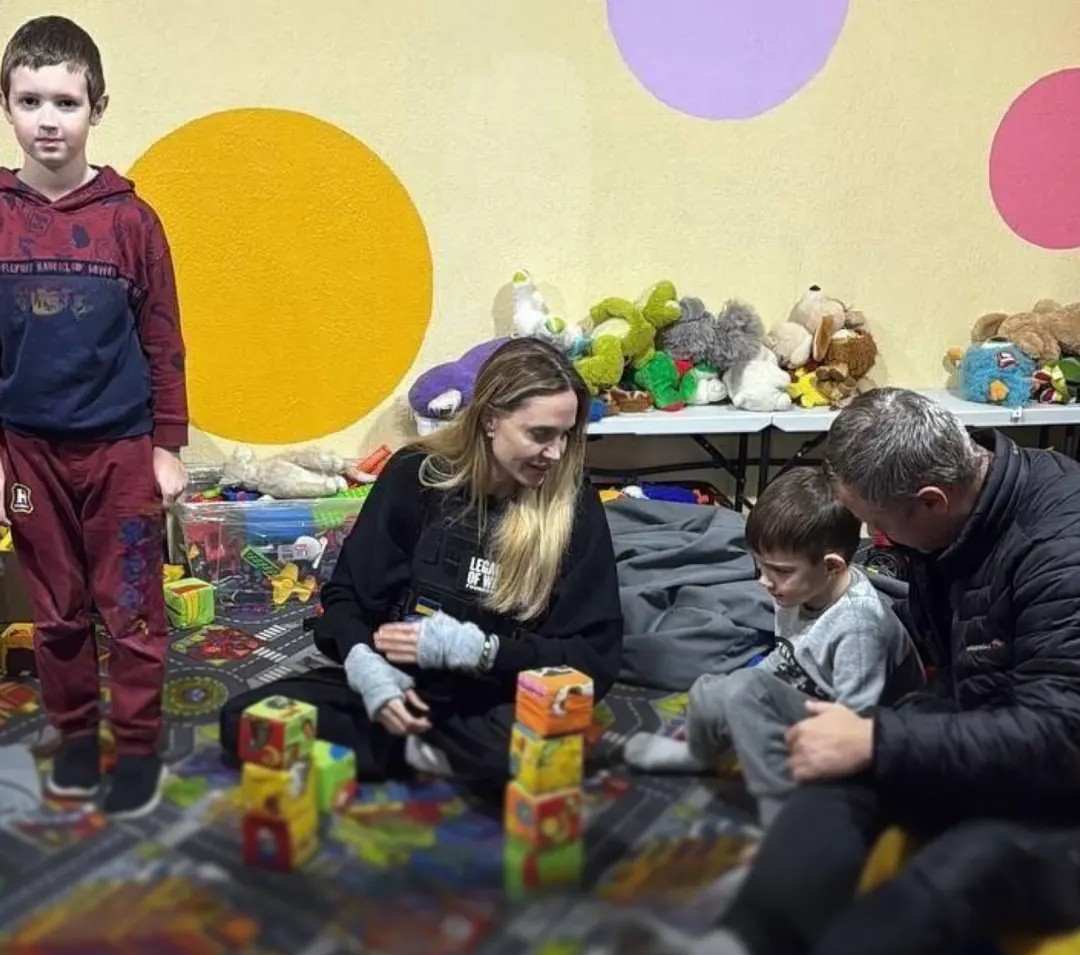 Ukrainian media report angelina jolie to have visited kherson as part of a charity project. the 1.jpg