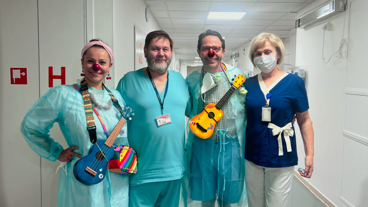 Unlp ke mudr. tomas guman veduca sestra phdr. jana bockova klauni stanka kasperova a boris bacik.jpg