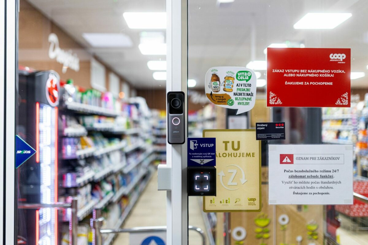 Vstup do predajne.jpg