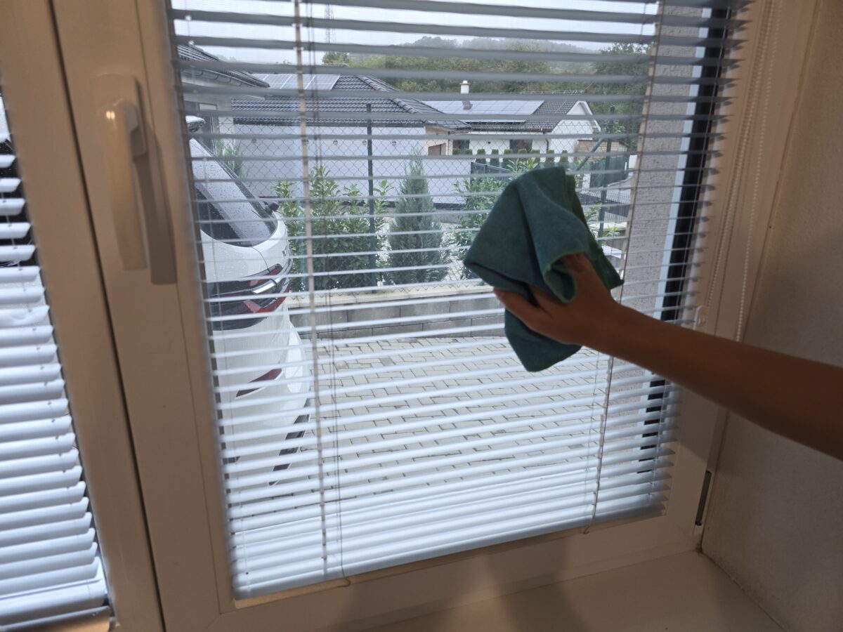 Všetok prach zo žalúzií zmizne za pár minút