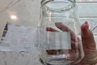 Jednoduchý trik, ako sa zbaviť otravnej nálepky z akéhokoľvek povrchu