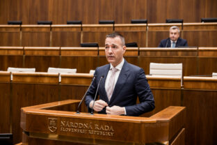 NR SR: Rokovanie 33. schôdze