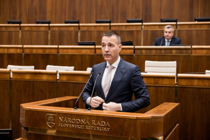 NR SR: Rokovanie 33. schôdze