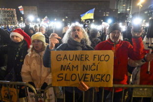 PROTEST: Nahnevané ženy