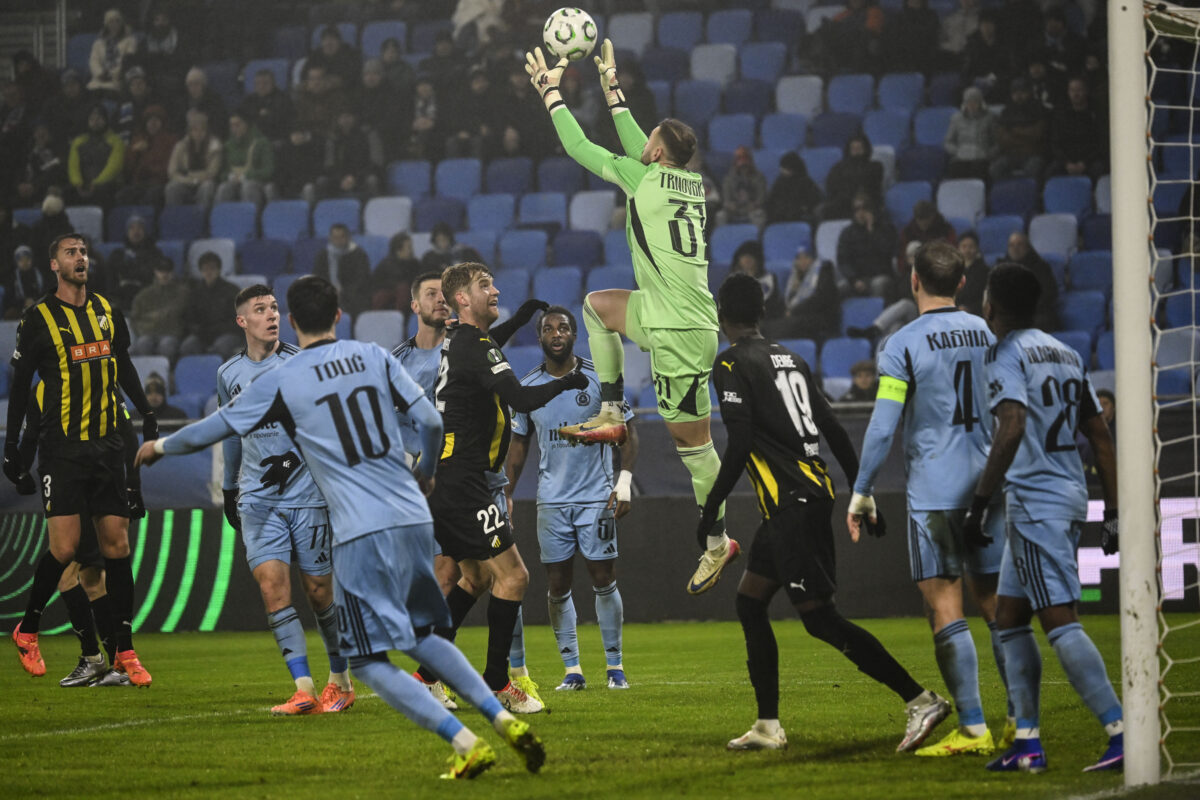 Slovan zakončil Konferenčn&uacute; ligu v&iacute;ťazstvom. Trnovsk&yacute; d&uacute;fa, že to bude odrazov&yacute; most&iacute;k k lep&scaron;iemu - FOTO - SITA.sk
