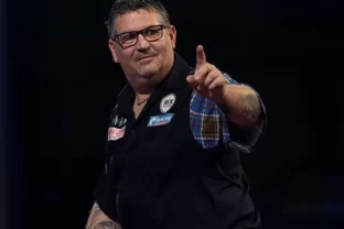 ŠÍPKY: Gary Anderson