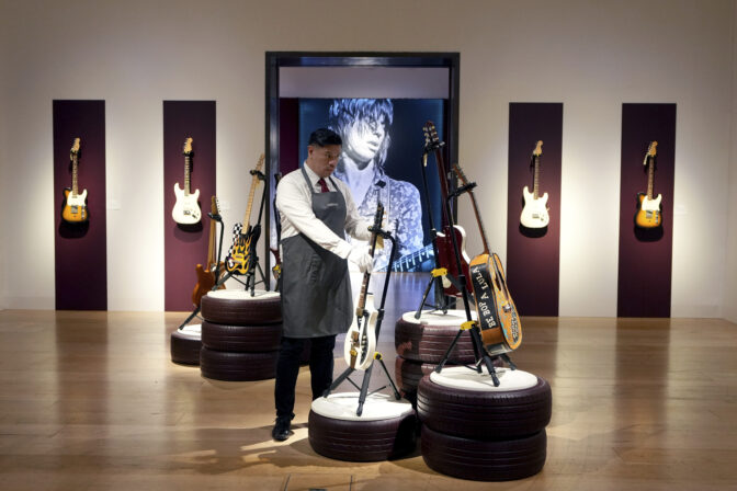 Britain Jeff Beck Guitar Auction