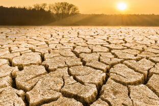 Európa vysychá. Európske vodné zásoby rýchlo miznú. Satelitné dáta odhaľujú vážne sucho, ktoré ohrozuje poľnohospodárstvo aj každodenný život. Týka sa to i Slovenska?