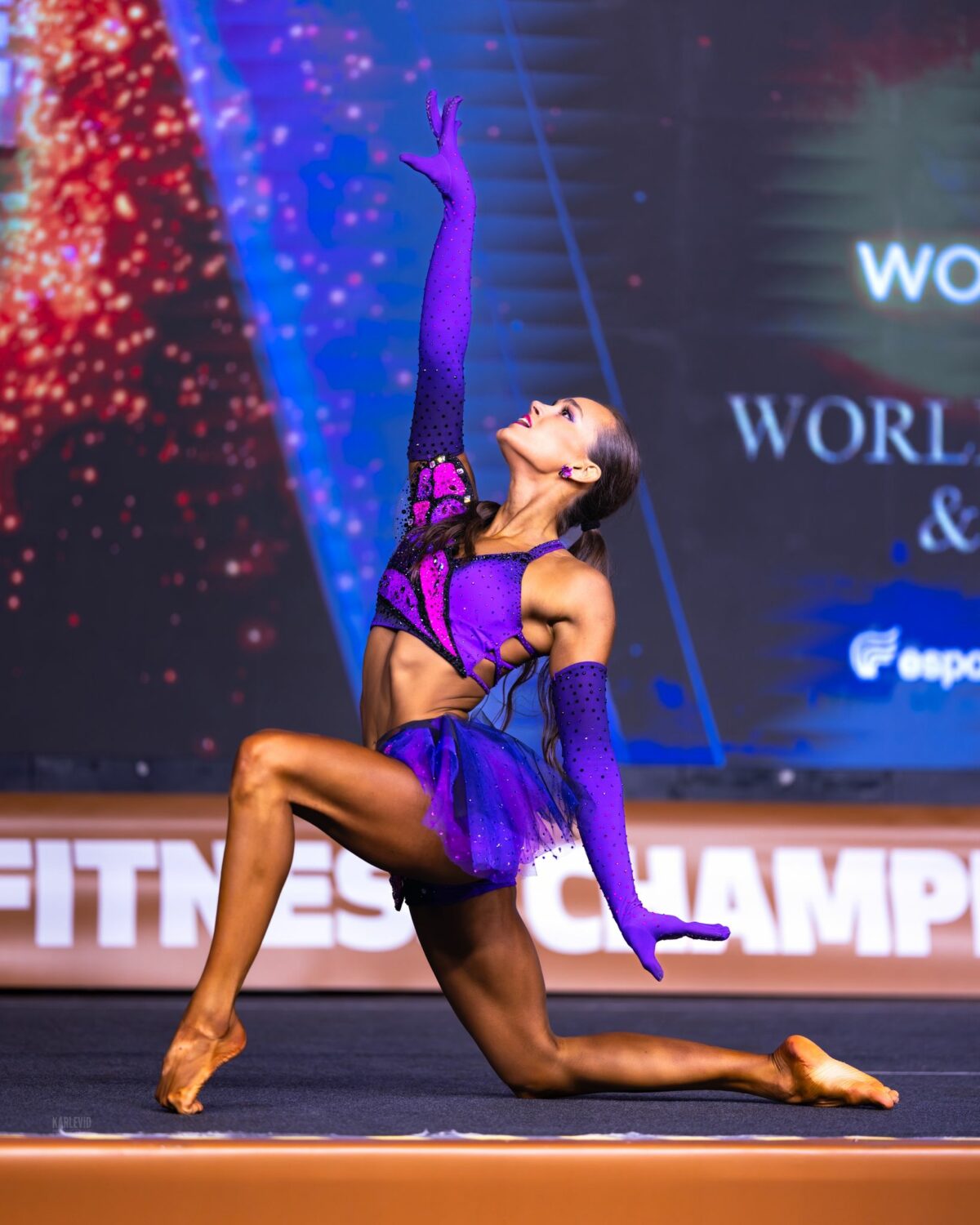 Nelli Novodomská, akrobatik fitnes