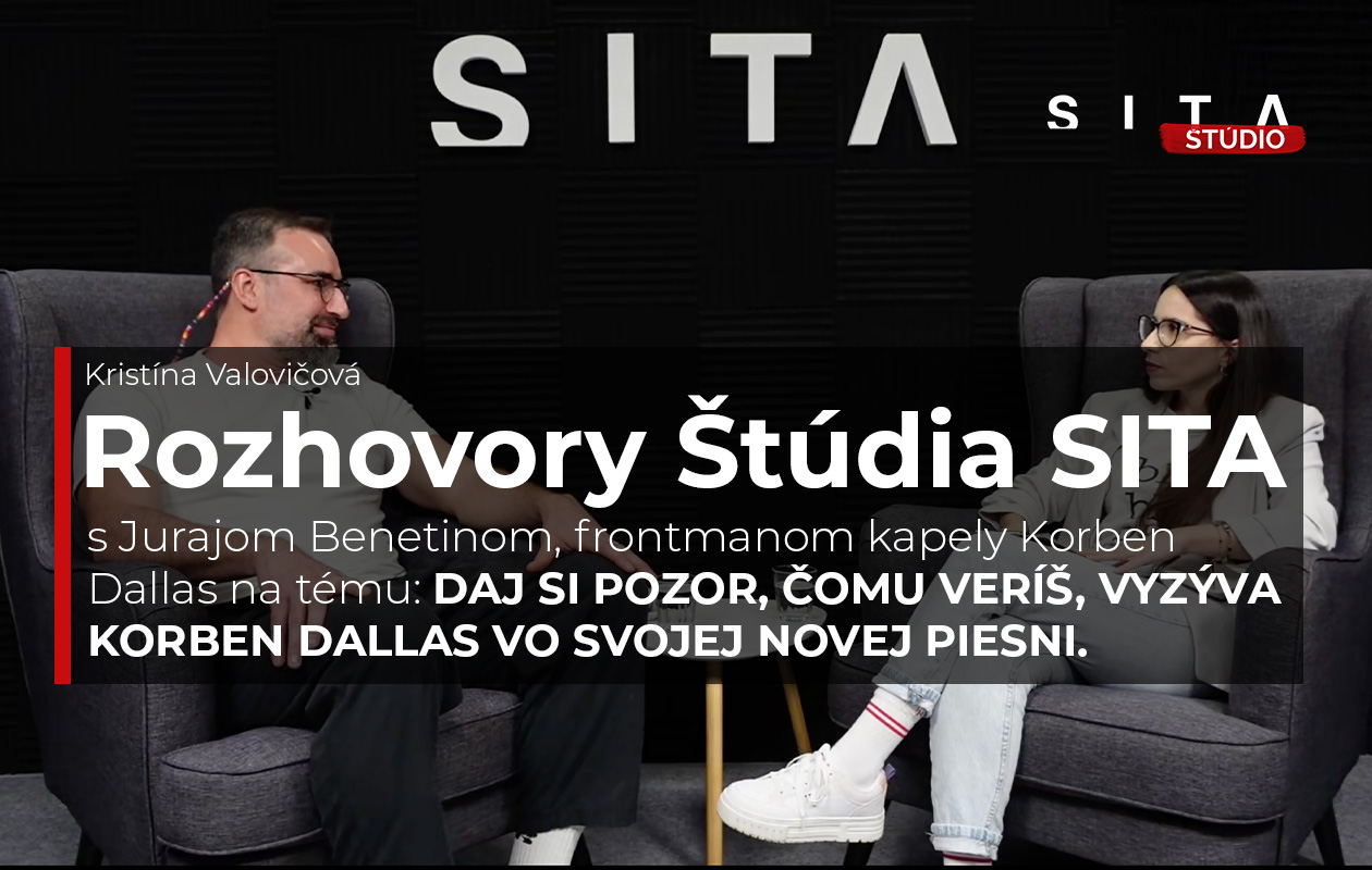 Juraj Benetin, frontmanom kapely Korben Dallas v rozhovore s Kristínou Valovičovou počas nahrávania video podcastu v Štúdiu SITA.