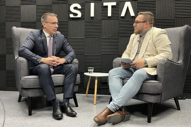 Minister práce, sociálnych vecí a rodiny Erik Tomáš počas rozhovoru pre SITA.