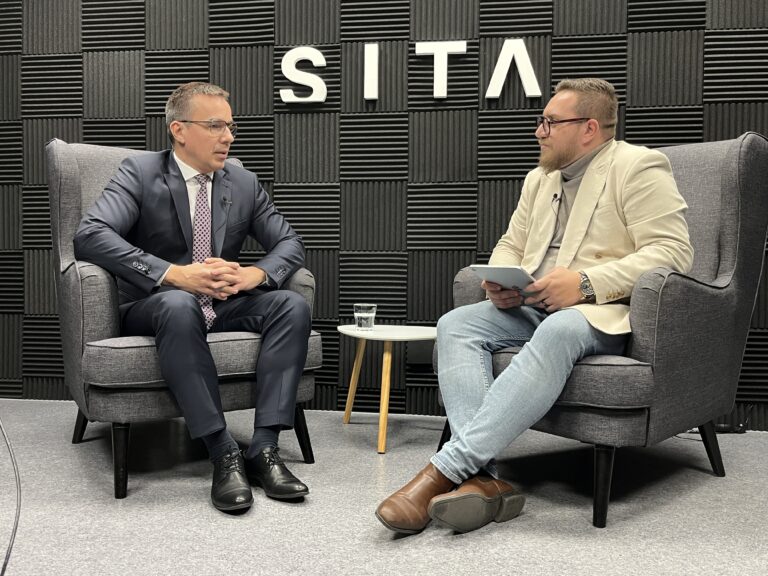 Minister práce, sociálnych vecí a rodiny Erik Tomáš počas rozhovoru pre SITA.