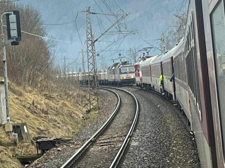Na Liptove sa takmer zrazil Expres 609 Tatran s nákladným vlakom