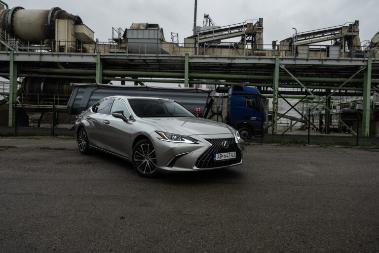 Lexus ES300h Legacy Edition
