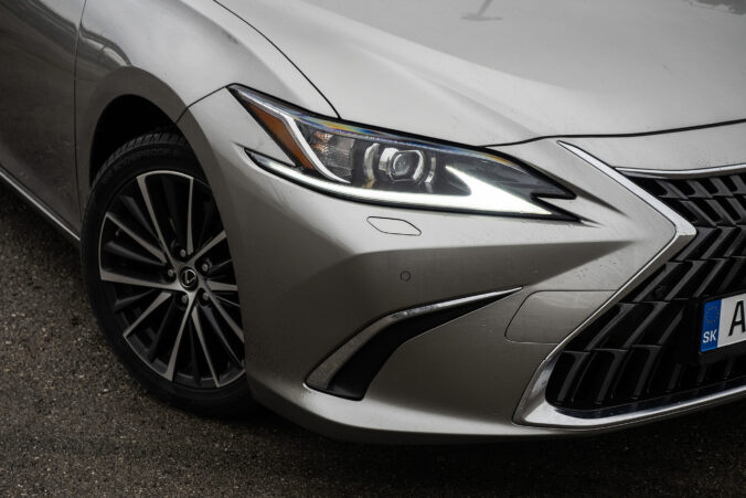 Lexus ES300h Legacy Edition