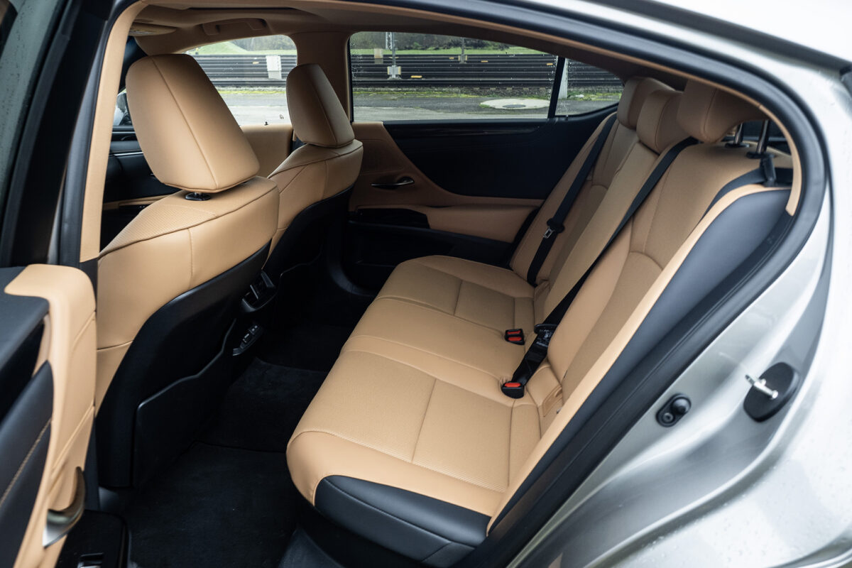 Lexus ES300h Legacy Edition