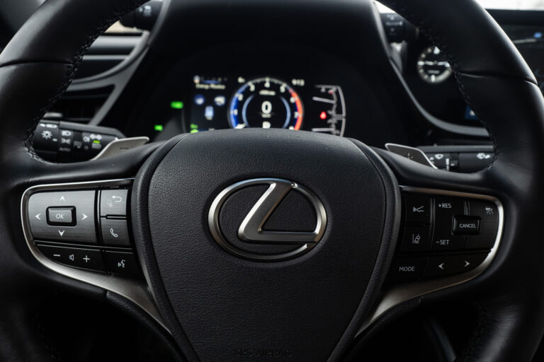 Lexus ES300h Legacy Edition