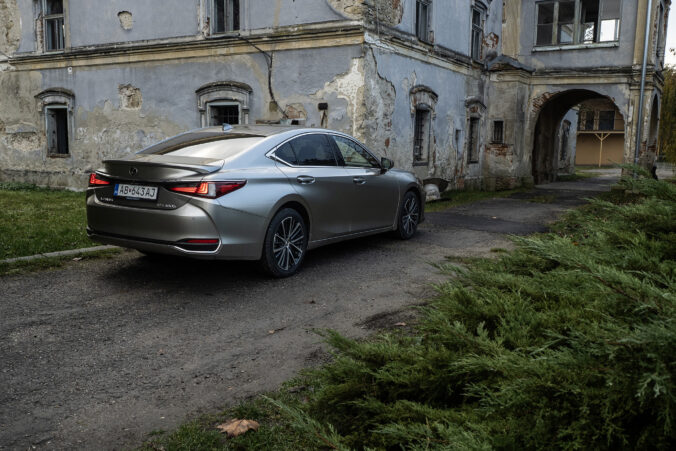 Lexus ES300h Legacy Edition