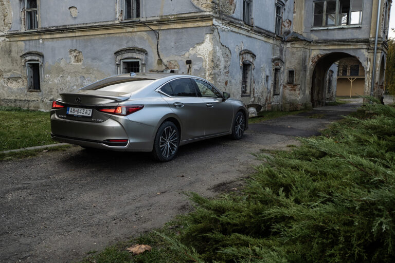 Lexus ES300h Legacy Edition
