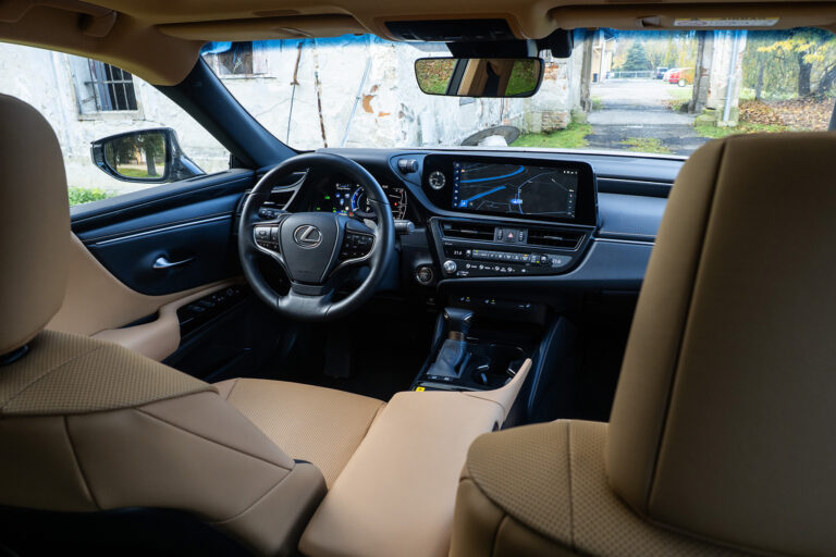 Lexus ES300h Legacy Edition